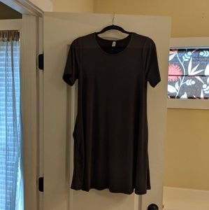Short-sleeved pocket tunic